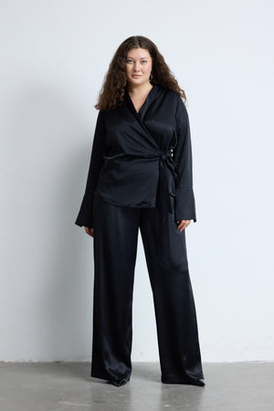 AMY Dökümlü Büyük Beden Saten Bluz Siyah | Luokk