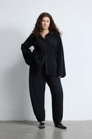 DARIAN V Yaka Piliseli Büyük Beden Gömlek Siyah | Luokk