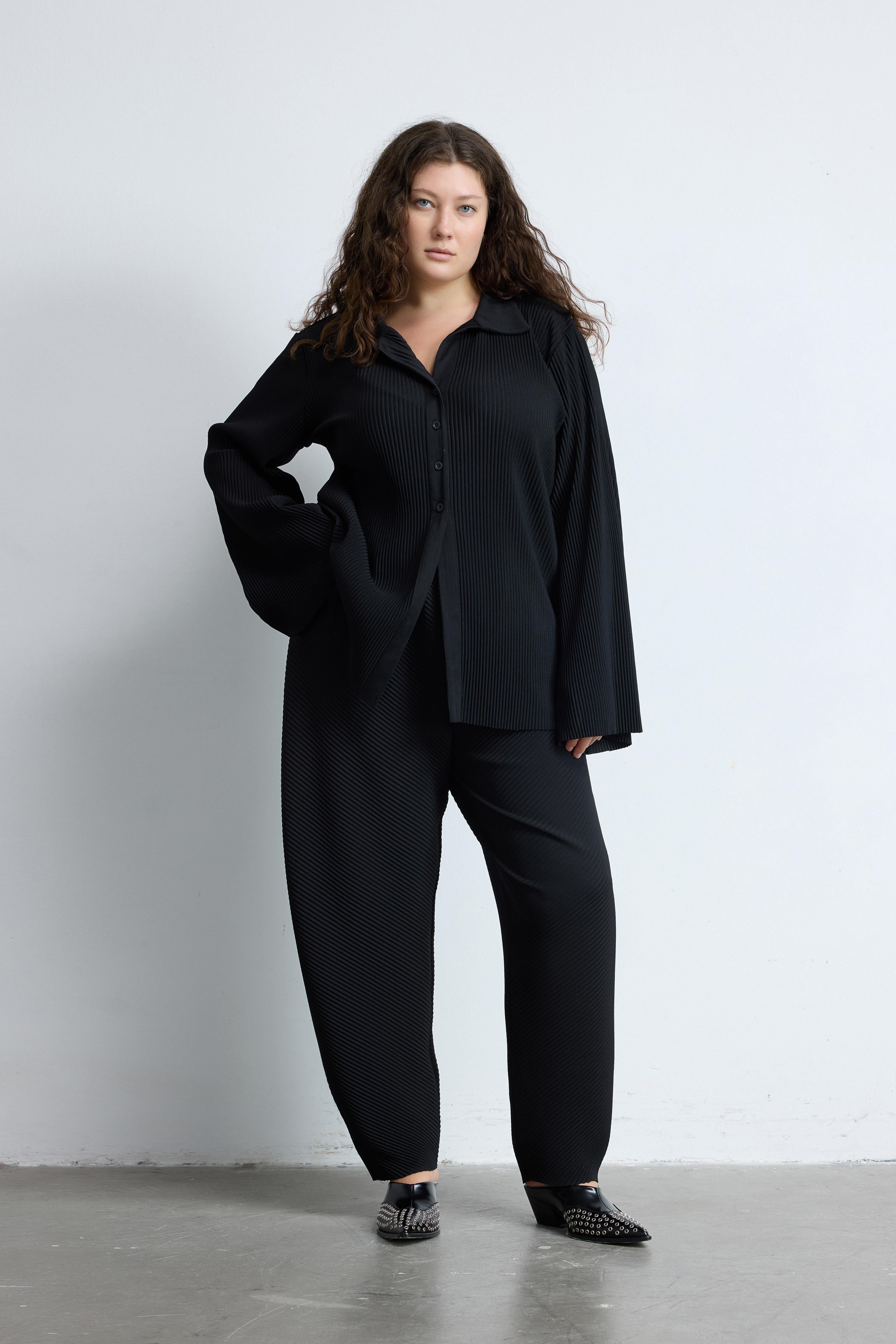 DARIAN V Yaka Piliseli Büyük Beden Gömlek Siyah | Luokk