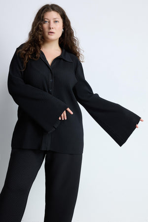 DARIAN V Yaka Piliseli Büyük Beden Gömlek Siyah | Luokk