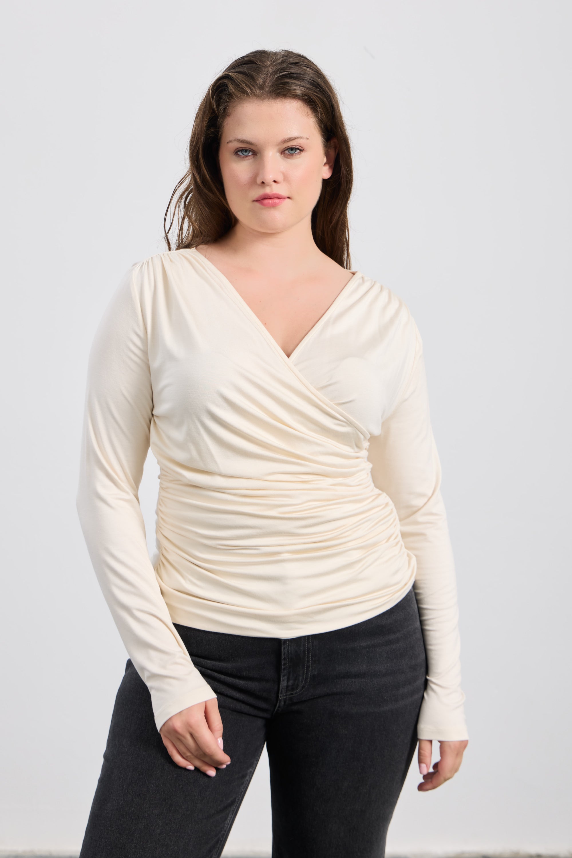 FORMAN V Yaka Uzun Kollu Drapeli Büyük Beden Bluz Ekru