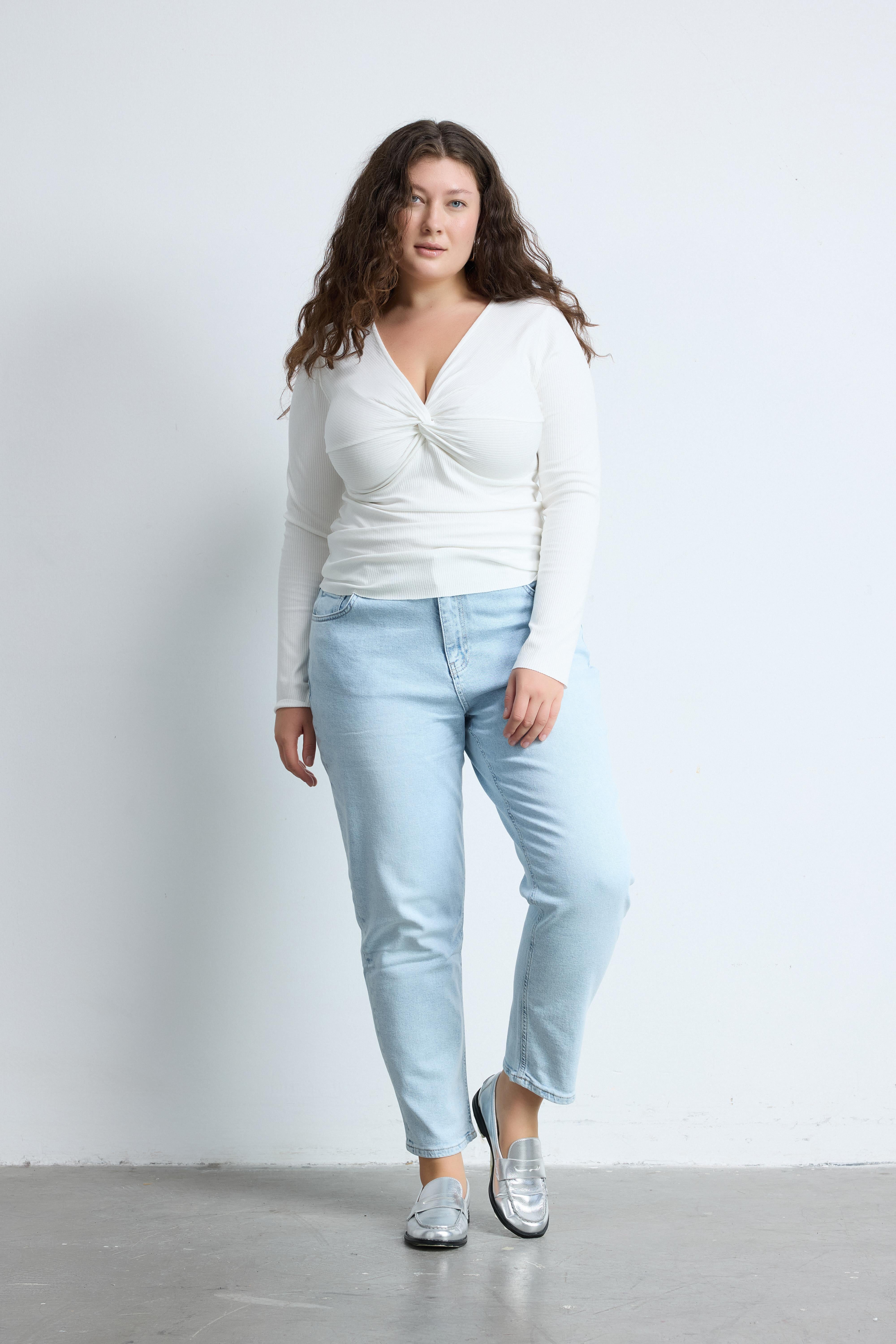 INES V Yaka Düğüm Detaylı Uzun Kollu Büyük Beden Bluz Krem | Luokk