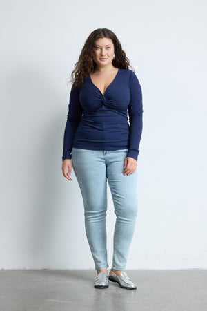 INES V Yaka Düğüm Detaylı Uzun Kollu Büyük Beden Bluz Lacivert | Luokk