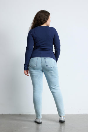 INES V Yaka Düğüm Detaylı Uzun Kollu Büyük Beden Bluz Lacivert | Luokk