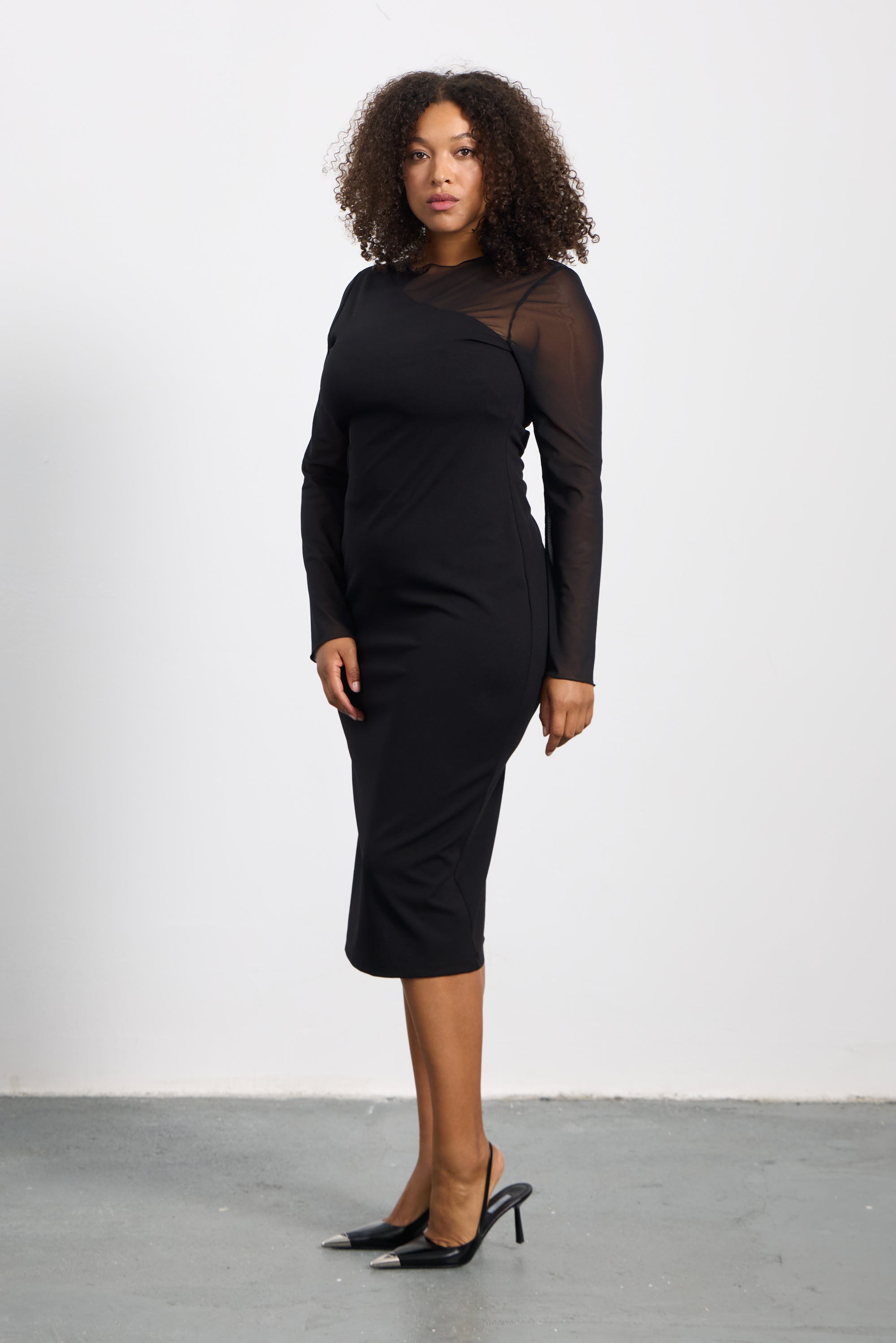 JASMIN Asimetrik Yaka Transparan Kollu Büyük Beden Midi Elbise Siyah