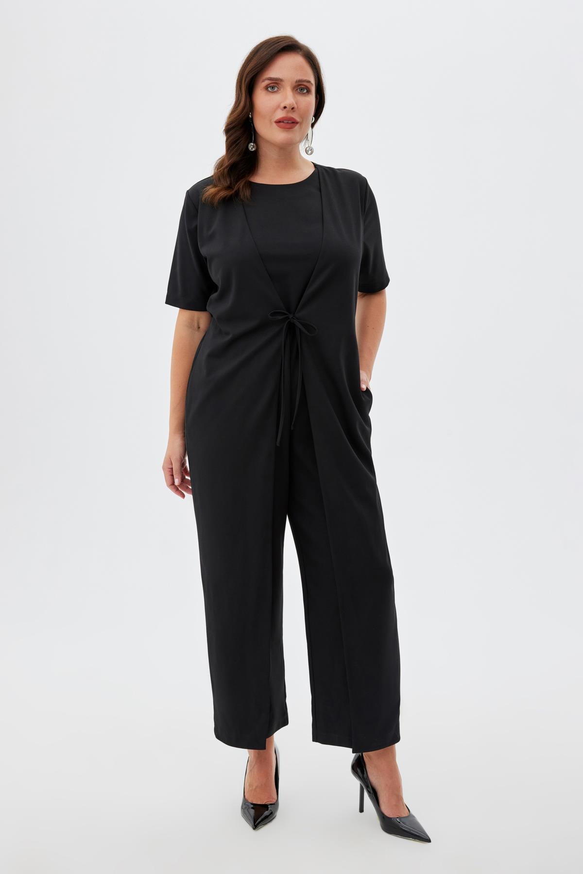 LAUREL Bisiklet Yaka Önden Bağlamalı Yelek Görünüm Detaylı Beli Lastikli Büyük Beden Tulum Siyah | Luokk