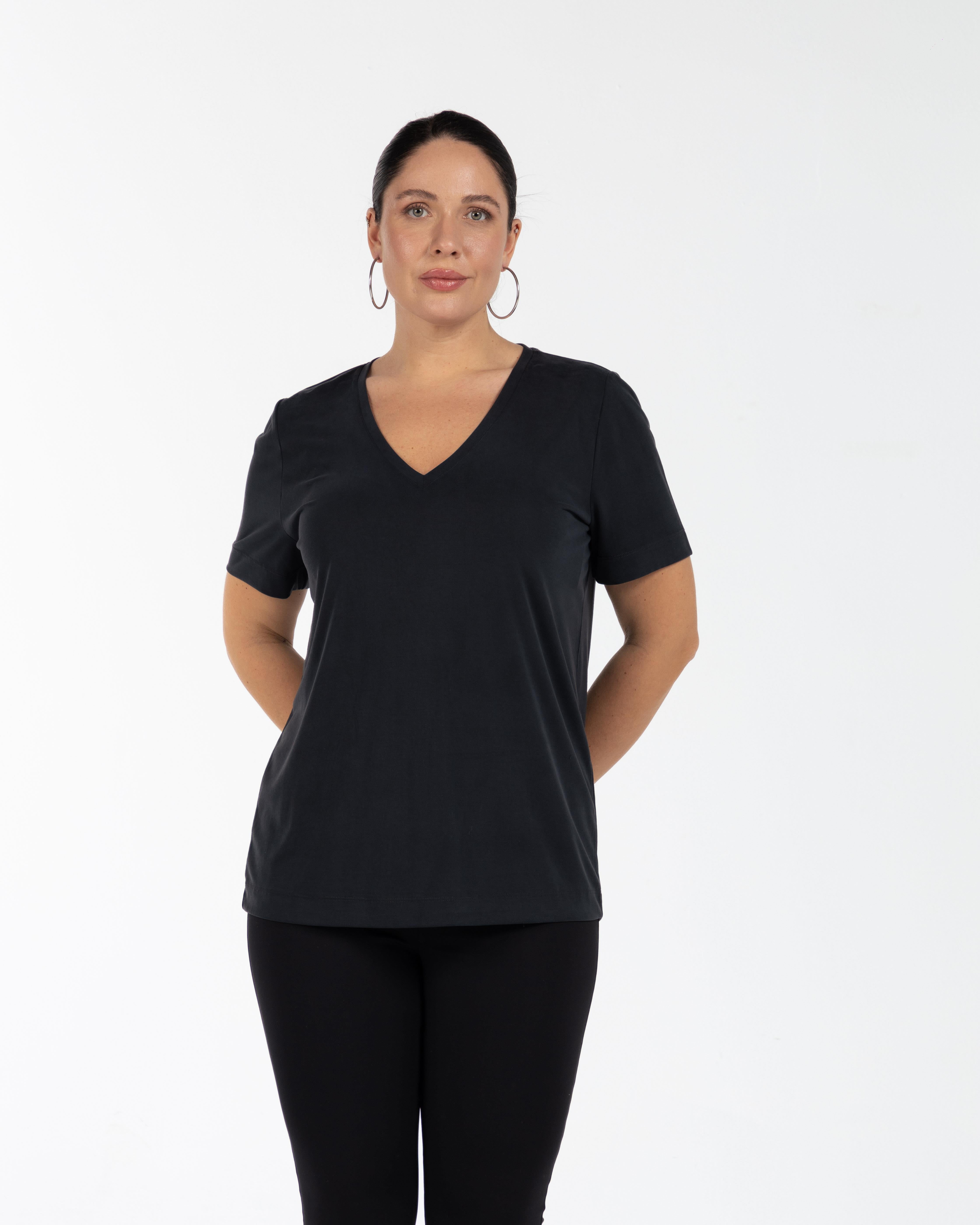 LONA V Yaka Dökümlü Büyük Beden T-shirt Siyah | Luokk