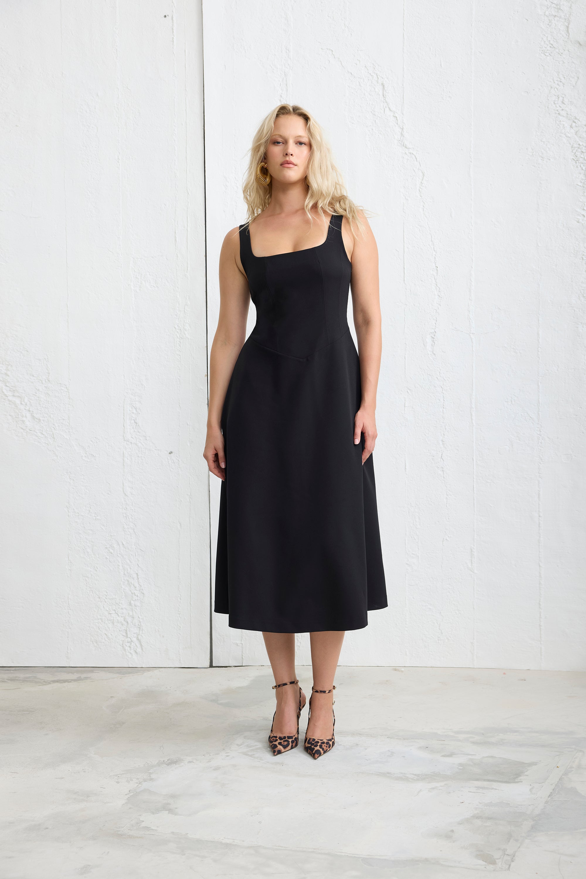 MORINA Kare Yaka Midi Elbise Siyah