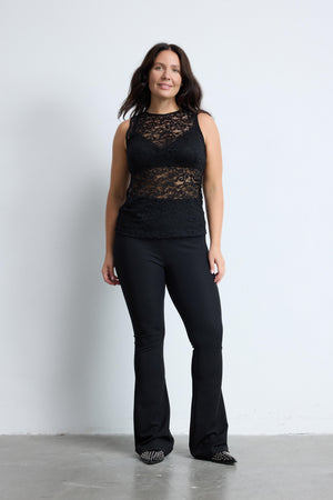 NAOMI Bisiklet Yaka Kolsuz Dantel Detaylı Büyük Beden Bluz Siyah | Luokk