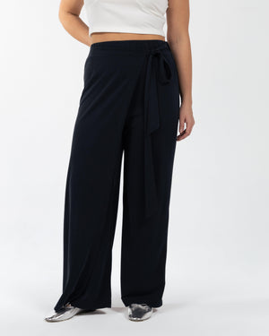 NOVIA Beli Lastikli Bağlama Detaylı Büyük Beden Pantolon Siyah | Luokk