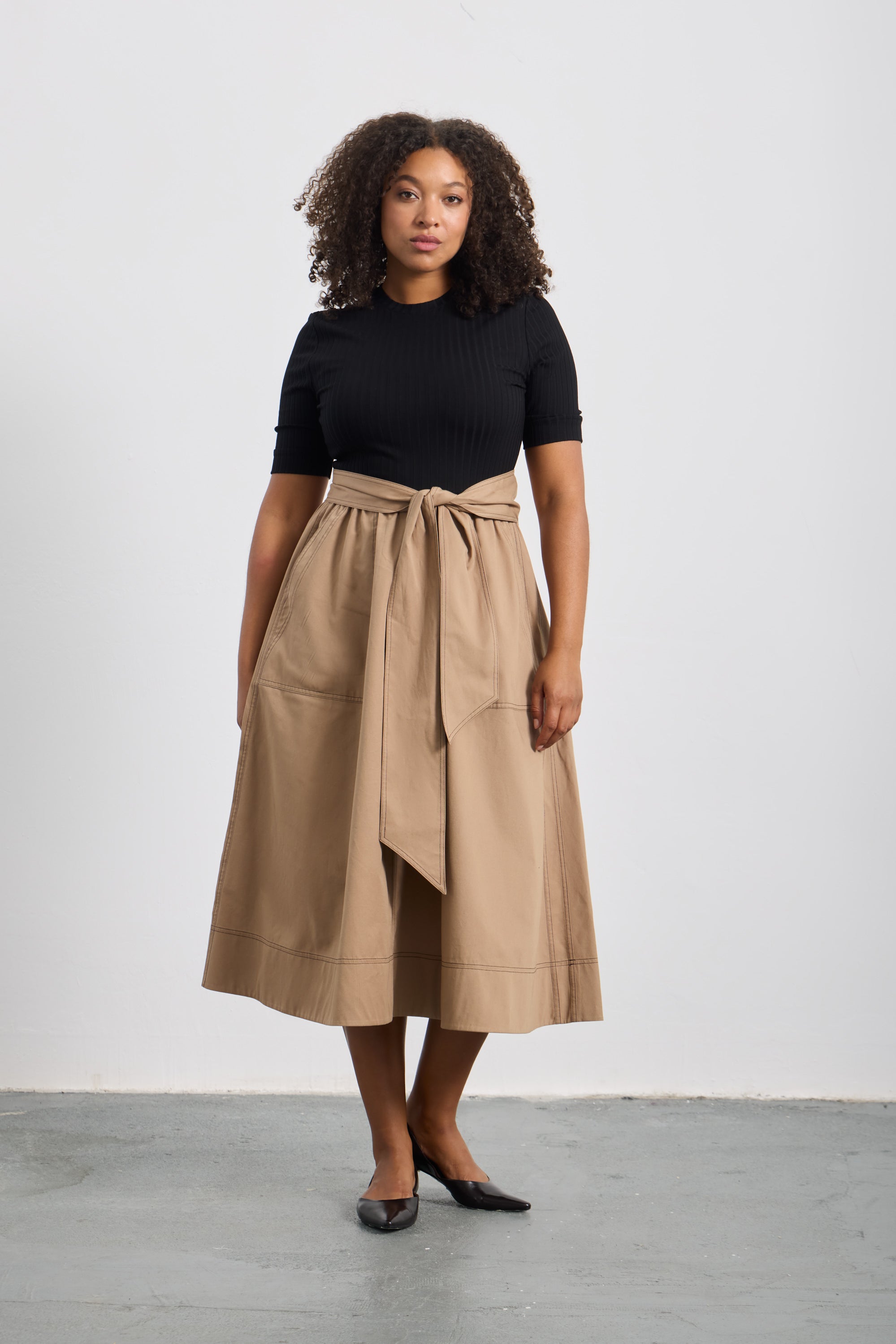 OLINA Kontrat dokulu Kemerli Midi Elbise Camel