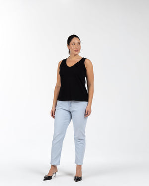 SARA V Yaka %100 Organik Pamuk Büyük Beden Askılı Bluz Siyah | Luokk