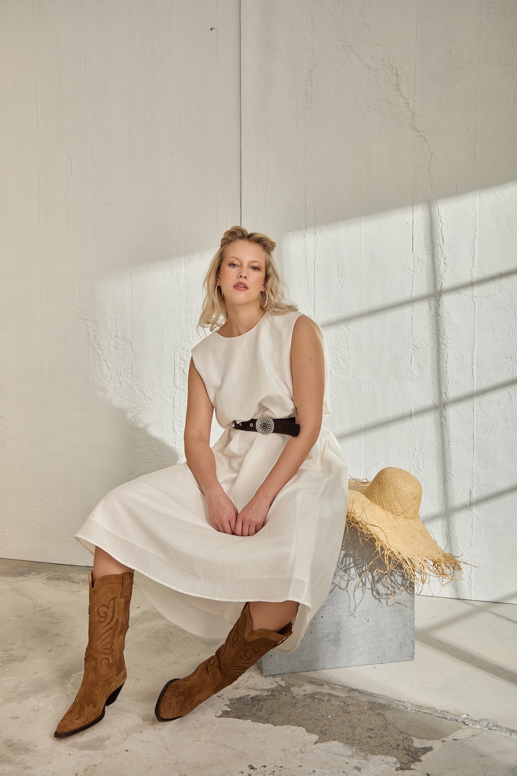 ARMIA Plus Size White Midi Dress with Twist Back Detail