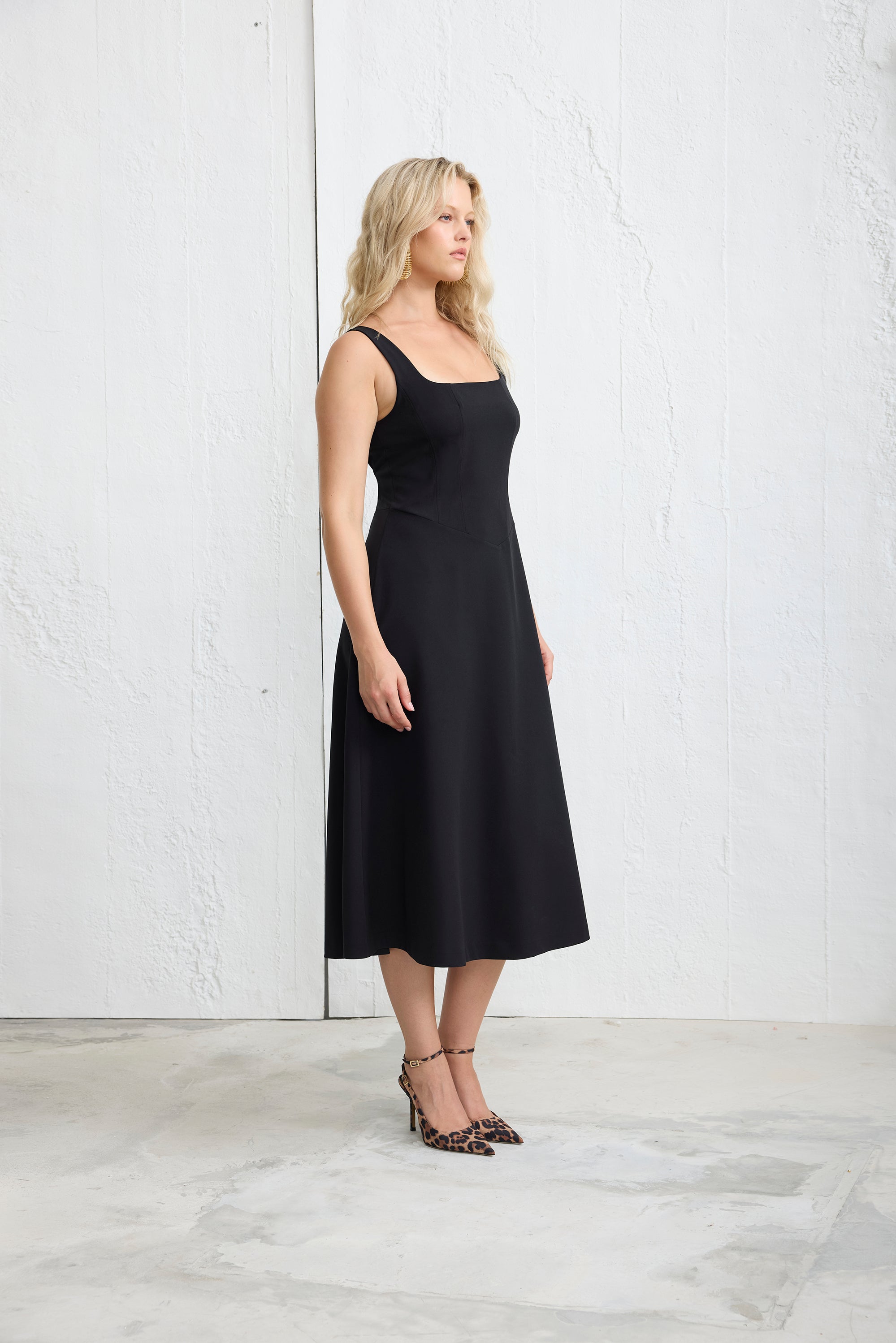 MORINA Kare Yaka Midi Elbise Siyah